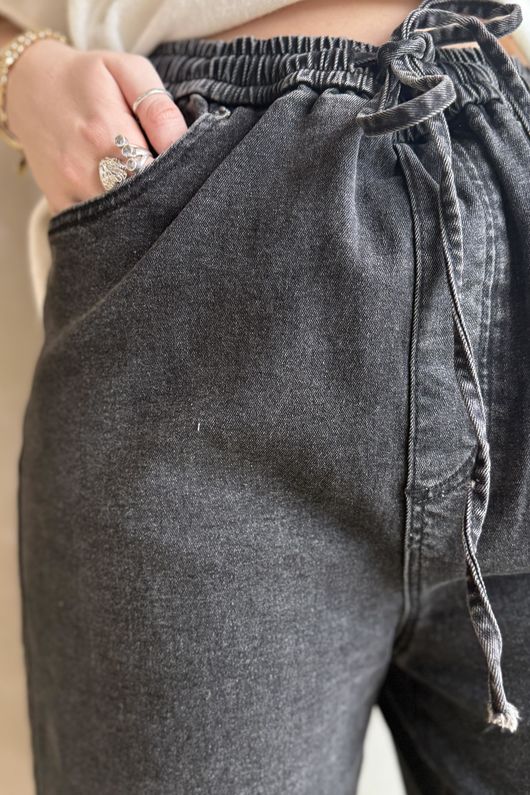 The Madison Kick Flare Jean Black 